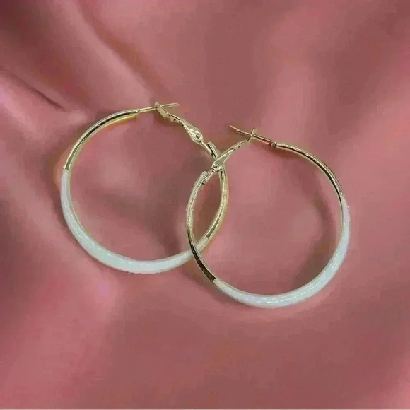 Chicque Boho 14K Gold-Plated Enamel Hoop Earrings White dipped - Picture 4 of 4